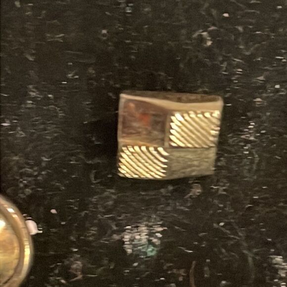 Vintage 0.5” Art Deco square gold tone striped hat lapel pin tack - Picture 3 of 10